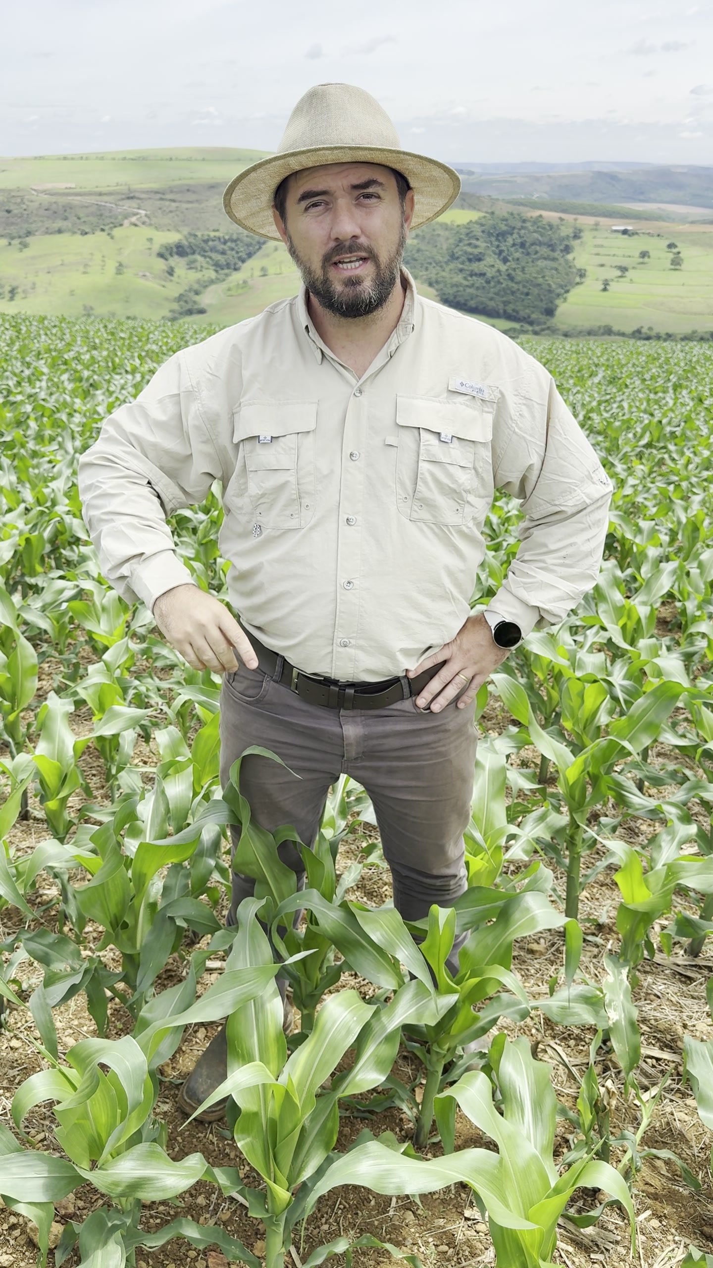 Cássio Faria na lavoura de milho