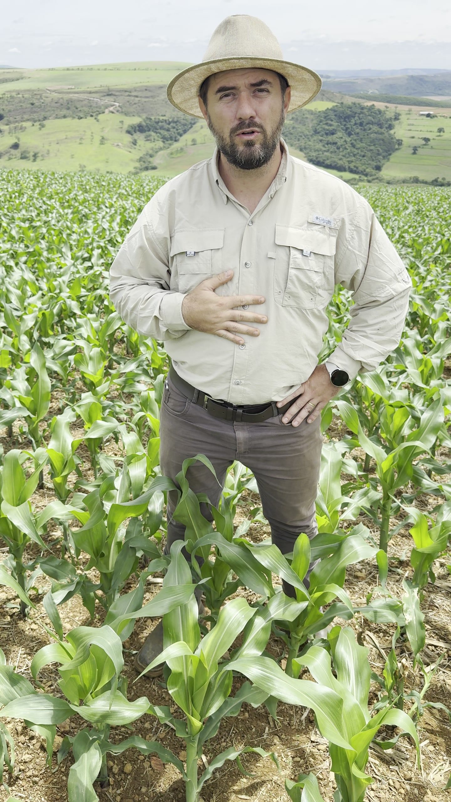 Cássio Faria na lavoura de milho
